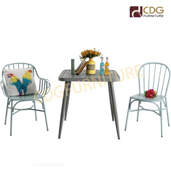 Vintage Metal High Chair For Sale  - I Saw An Ad In Our Local Community News Where Someone Was Having A �bArn Sale� Of A Lot Of Old Items (They Were.