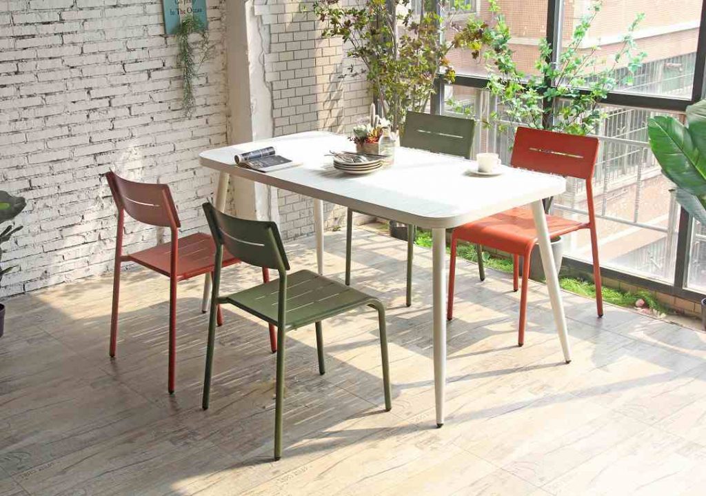 The Advantages Of Aluminum Dining Chairs And Tables As Commercial