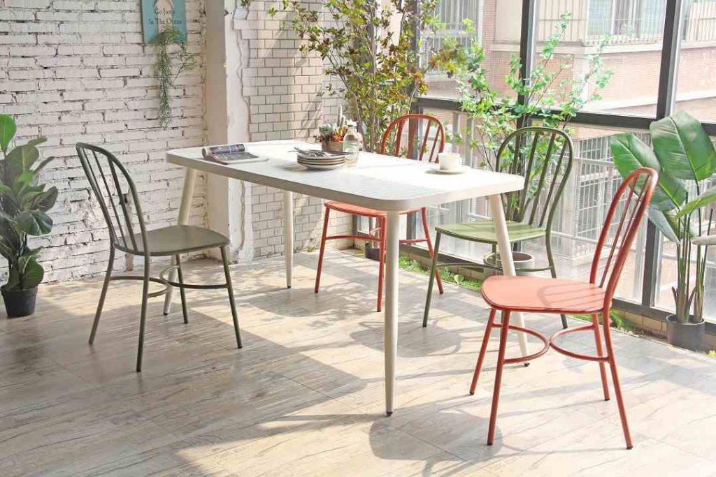 The Advantages Of Aluminum Dining Chairs And Tables As Commercial